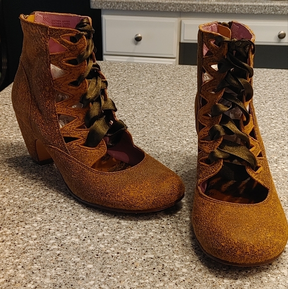 Anthropologie leather retro style ankle boots by Gee Wawa 9 - Picture 6 of 13